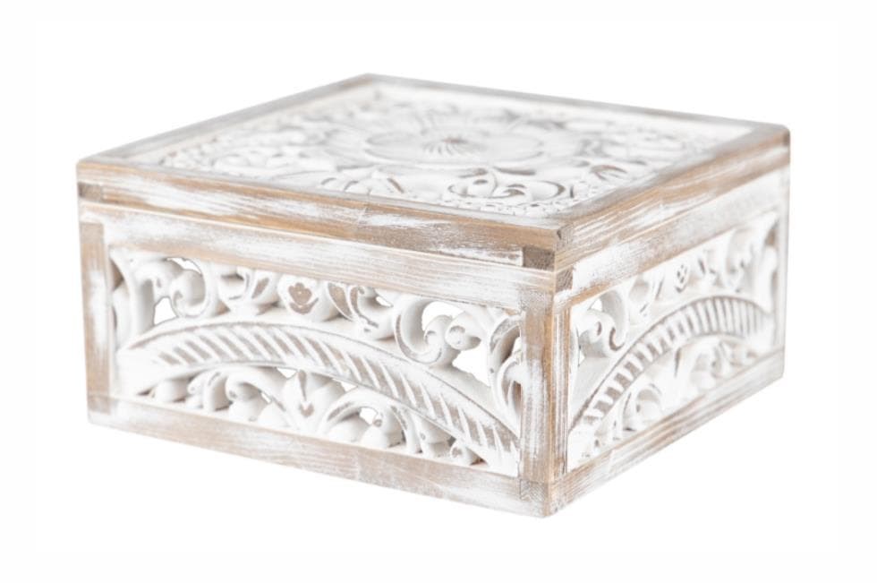 Foto 1 Caja de madera CALADA blanca cuadrada.