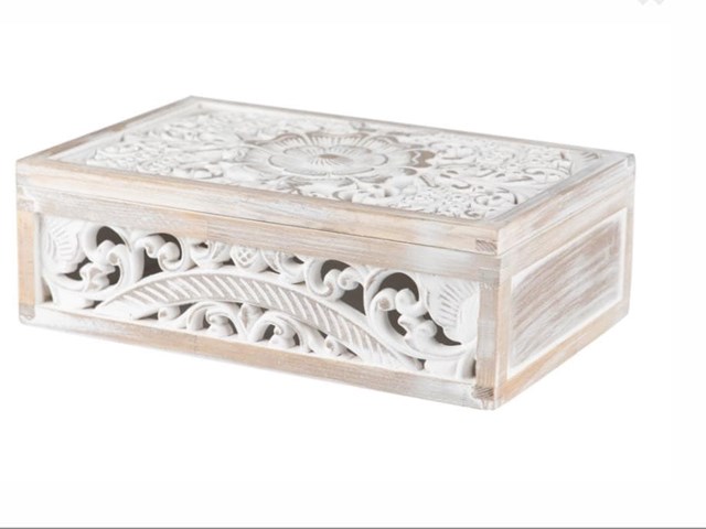 Caja de madera CALADA blanca rectangular.