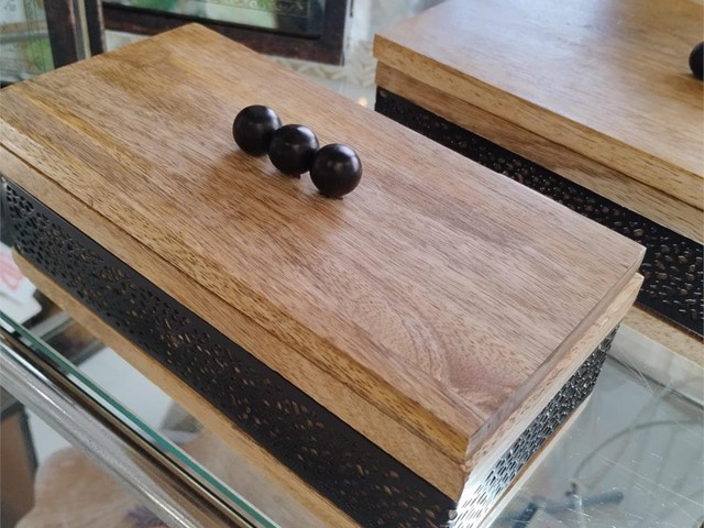 CAJA DE MADERA Y METAL, 20X10cm.