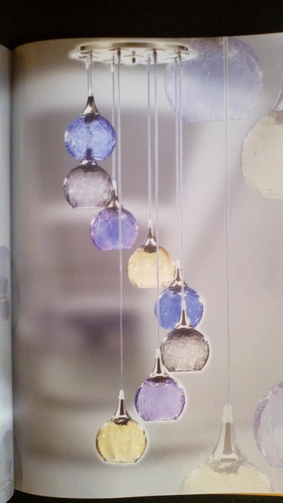 Lámpara de varias luces y altura regulable. Ideal para huecos de