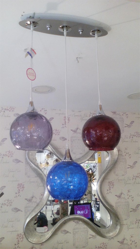 Foto 4 Lámpara LINEAL 3 BOLAS. Personaliza el color de las bolas: azul, caramelo, blanco, lila, gris.