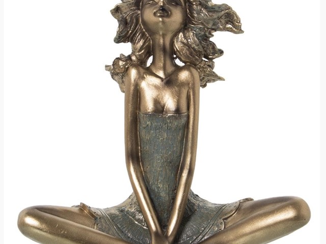 NIÑA SENTADA DORADA, 26cms.