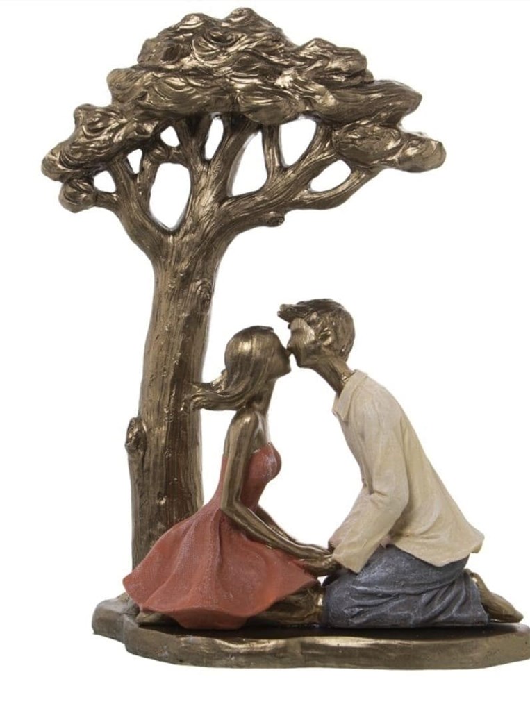 Foto 1 PAREJA BAJO ÁRBOL.