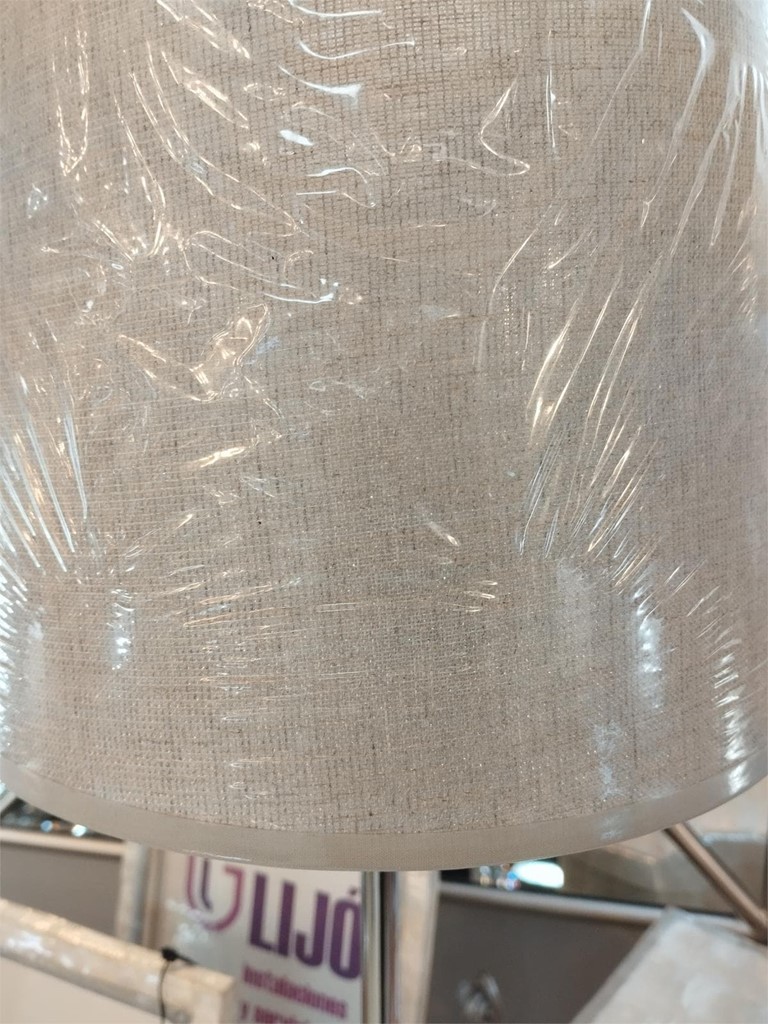 Foto 5 Sobremesa alta en CROMO con pantalla GRIS PERLA.